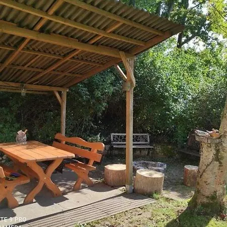 With Fireplace And Private Garden, בית נופש